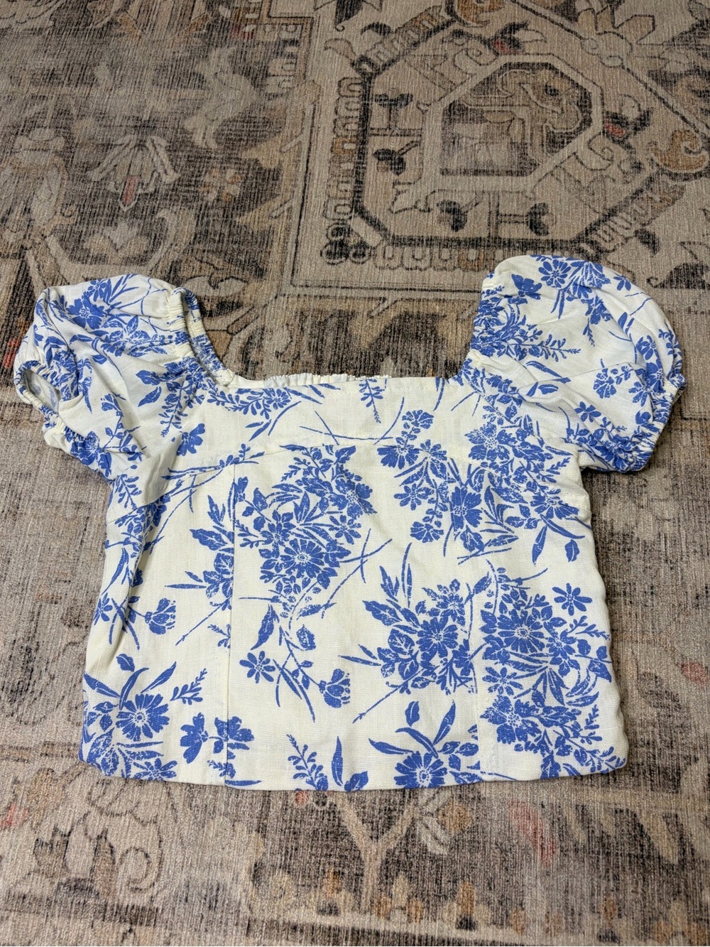 Blue and White Floral Puff Sleeve Crop Top & Pants Set - Picture 6 of 8